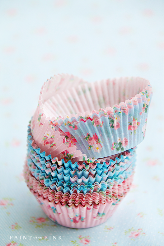 Beautiful Vintage Blue and Pink Cupcake Liners. Mix and match cupcake liners for a vibrant vintage display.